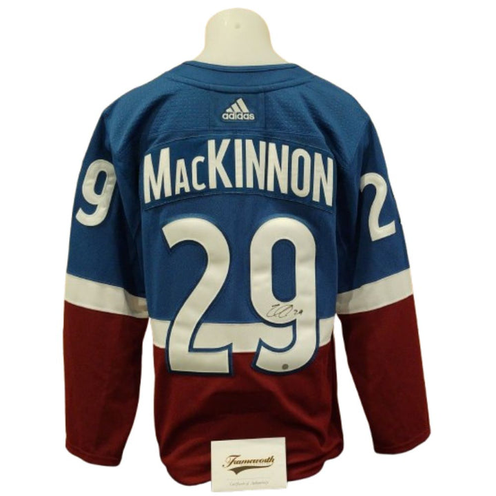Chandail Officiel Autographié Adidas - Nathan Mackinnon winter classic