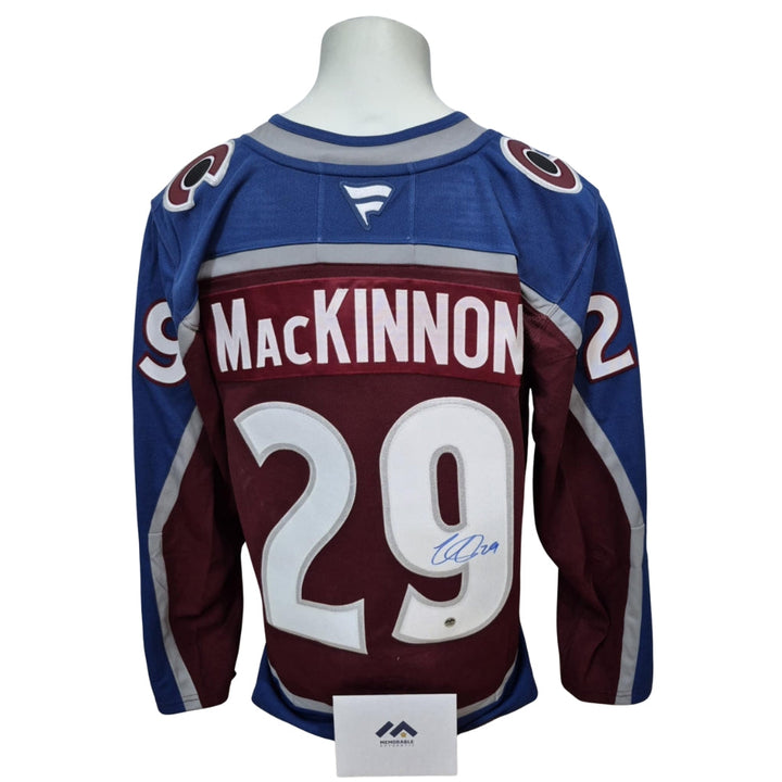 Chandail officiel Fanatics premium signé - Nathan Mackinnon domicile Memorable coa