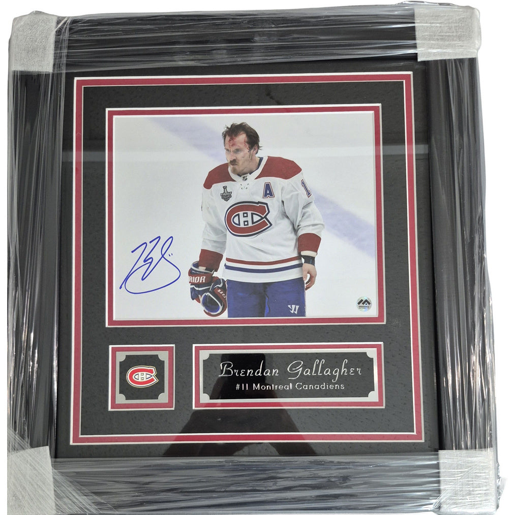 Photo officielle signée 8x10 horizontale encadrée - Brendan Gallagher visage ensanglanté Memorable coa