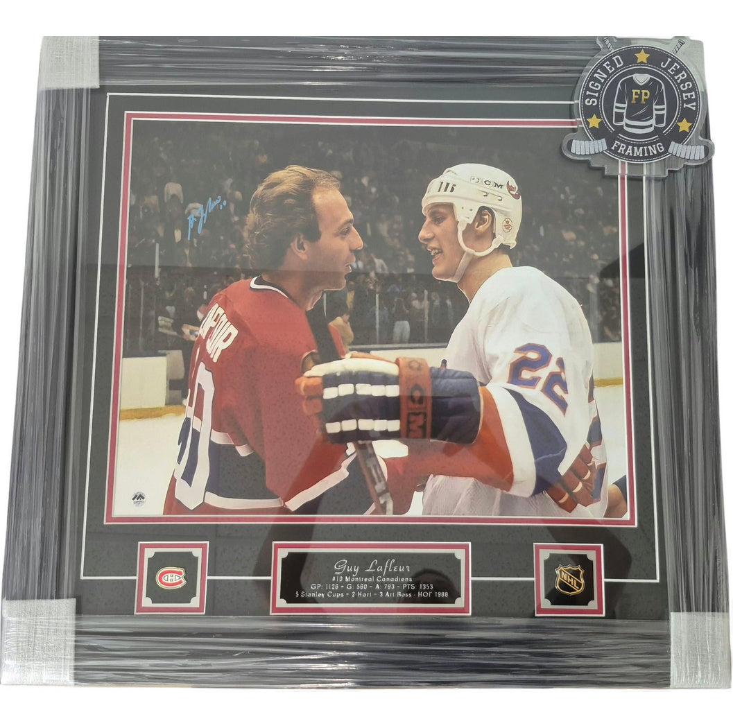 Photo 16x20 encadrée et signée - Guy Lafleur avec Mike Bossy, certificat d'authenticité Memorable